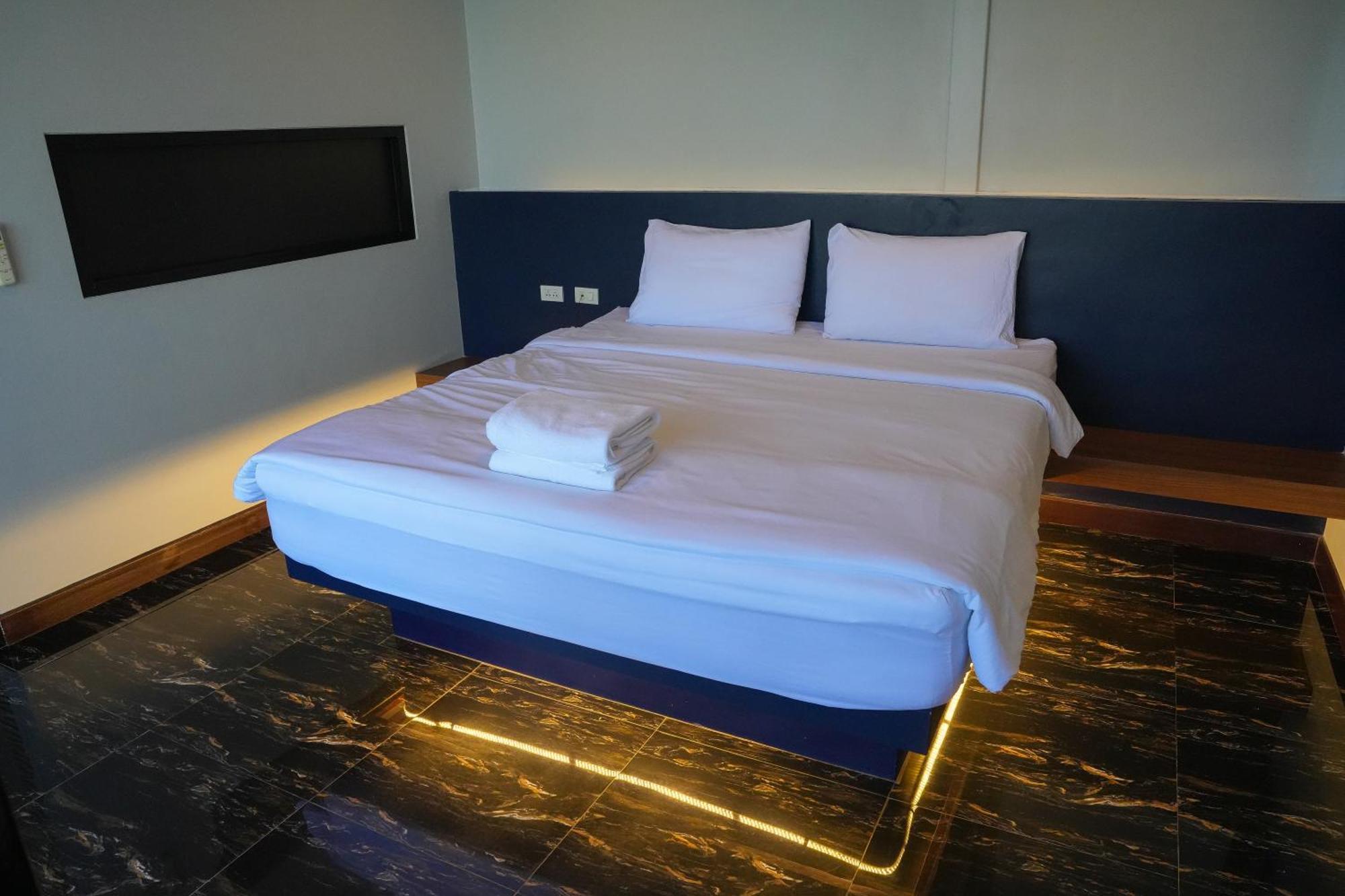 Skyline Resort Ban Khlong Lat Bua Khao Kültér fotó